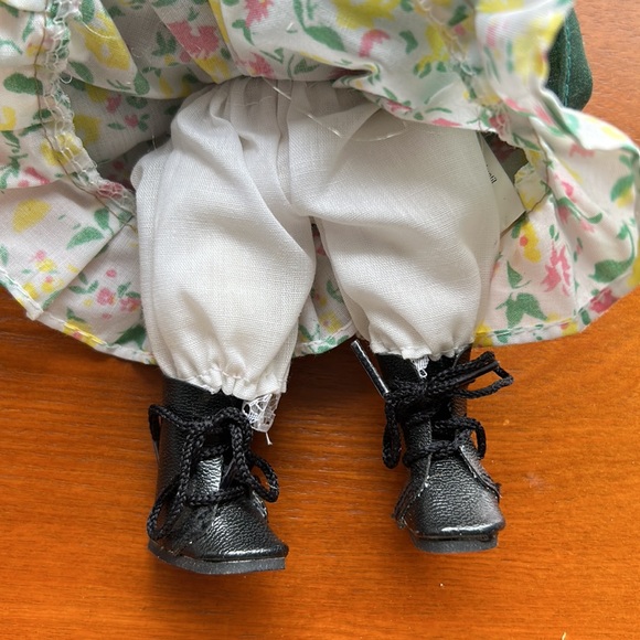 ANNE OF GREEN GABLES porcelain doll - Picture 7 of 9